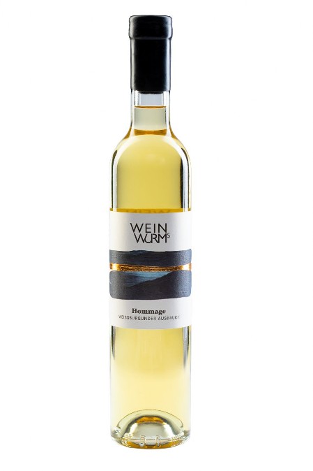 Flaschenfoto WEINWURMs Hommage WEISSBURGUNDER Ausbruch Flaschenfoto WEINWURMs Hommage WEISSBURGUNDER Ausbruch